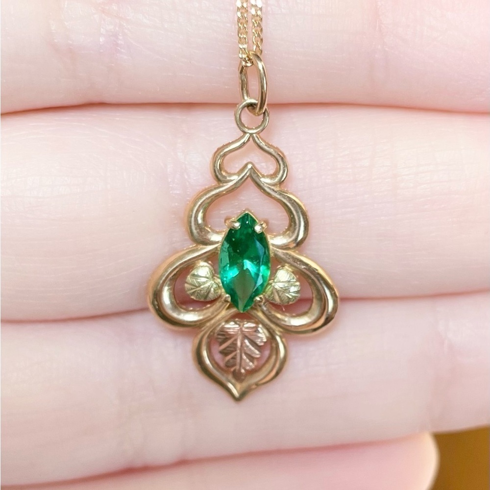 Vintage 10K black hills gold green Helenite marquis tricolor solid gold … - Picture 5 of 8